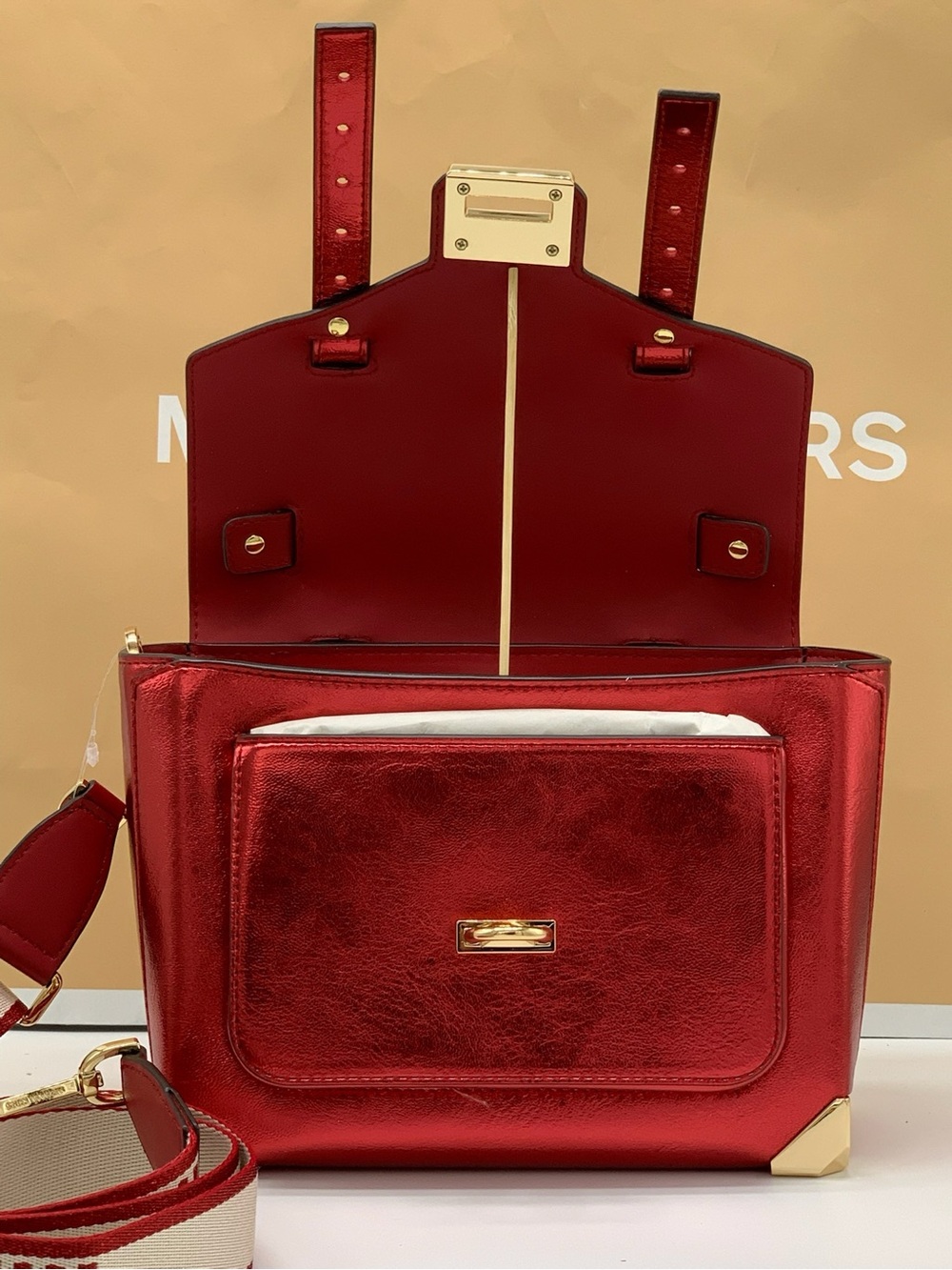 Michael Kors Manhattan Medium Patent
Faux Leather Satchel - Picture 8 of 15